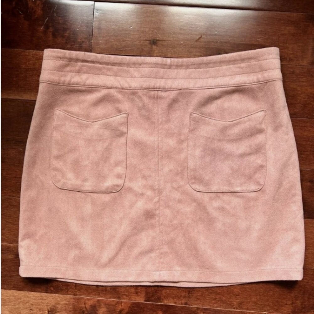 Kendall & Kylie Pink Faux Suede Mini Skirt Size: S